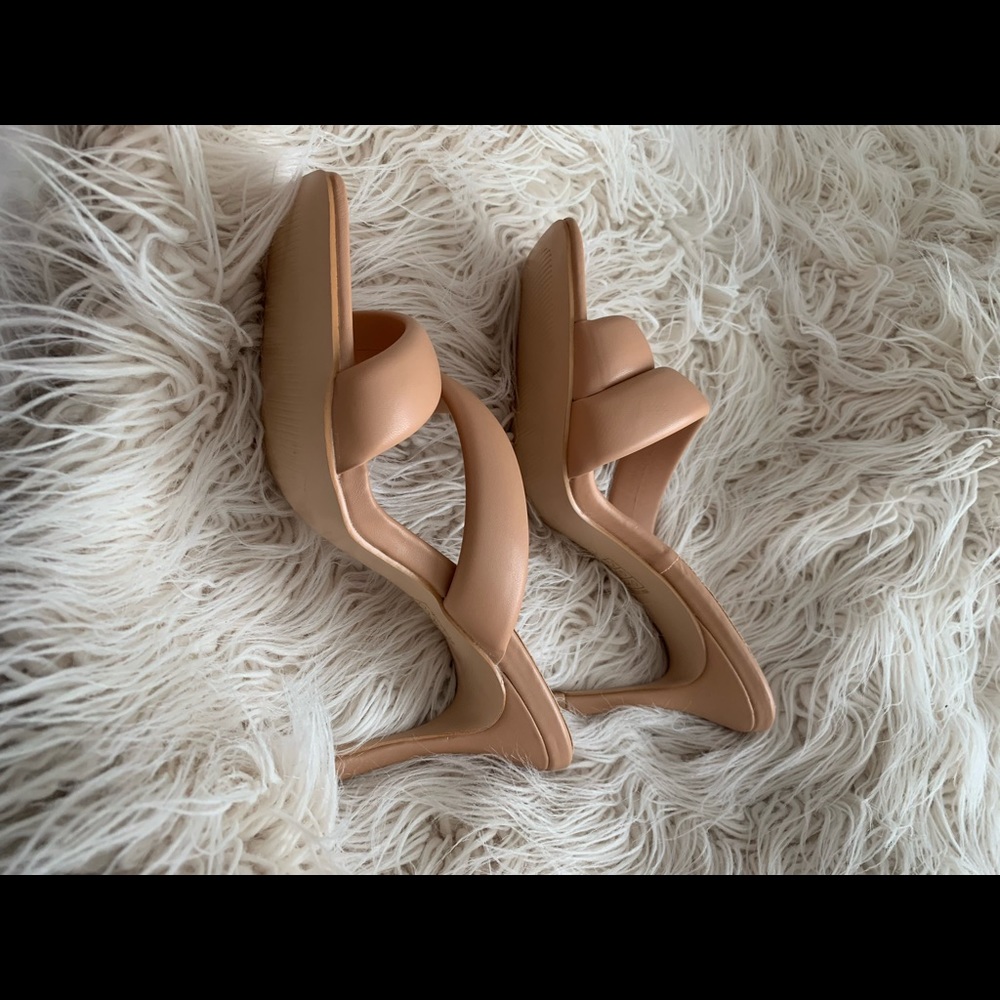 Heels - Picture 4 of 5